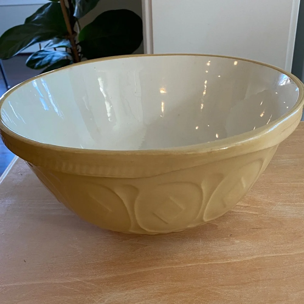 Vintage Gripstand TG Green Ltd Large Yellow Ware Mixing Bowl 10” diameter.